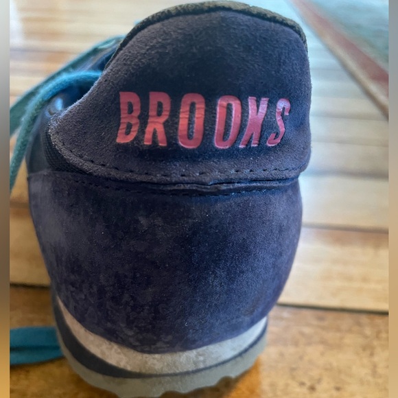 Women’s Brooks Sneakers - Picture 3 of 3